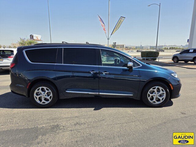 Used 2023 Chrysler Pacifica Limited w/ Uconnect Theater Family Group AWD/4WD image 8