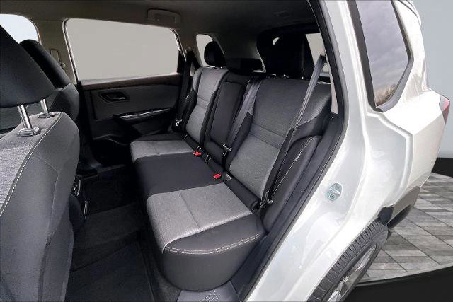 Used 2022 Nissan Rogue S image 29