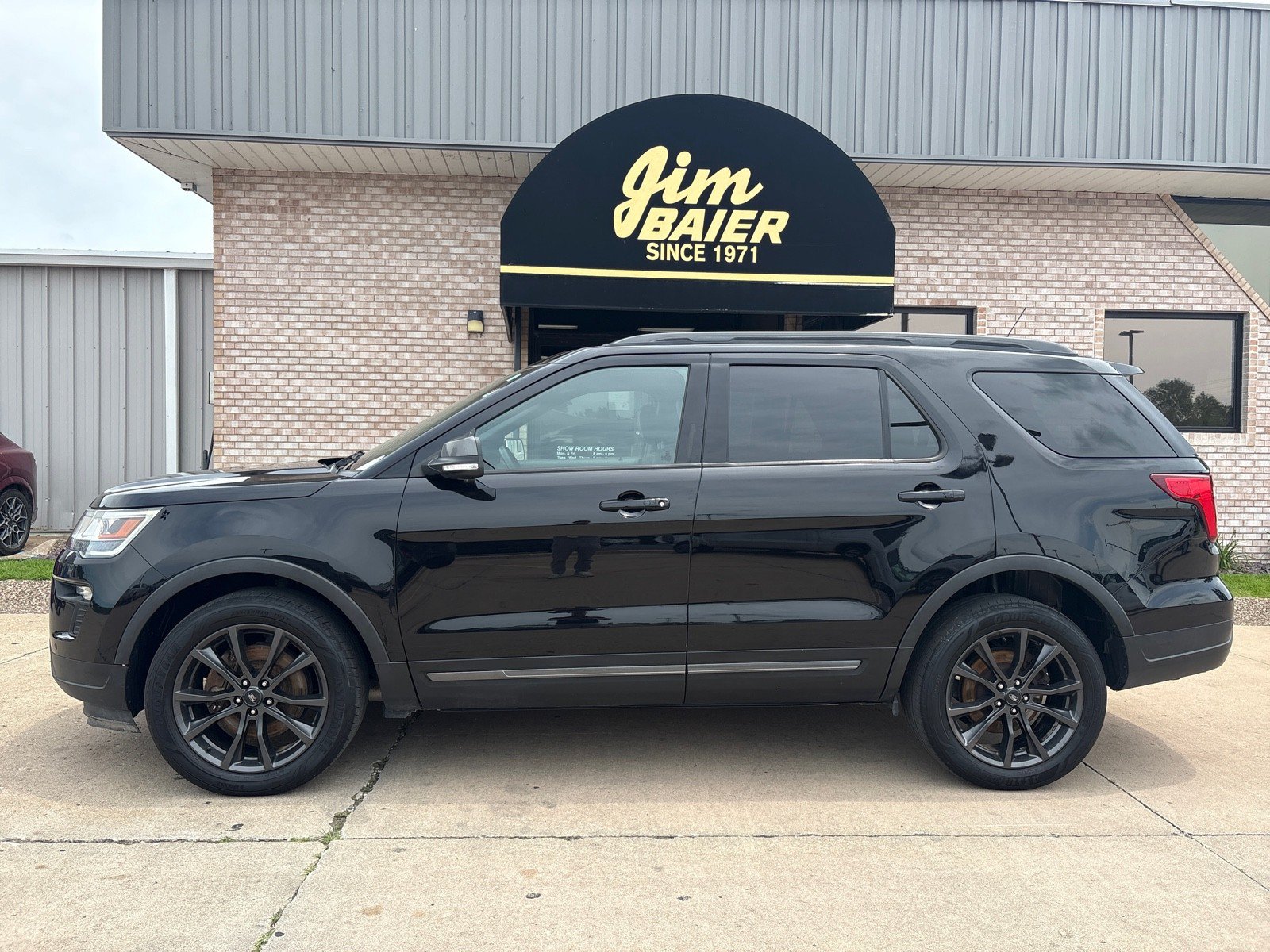 Certified 2019 Ford Explorer XLT w/ XLT Sport Appearance Package AWD/4WD image 2