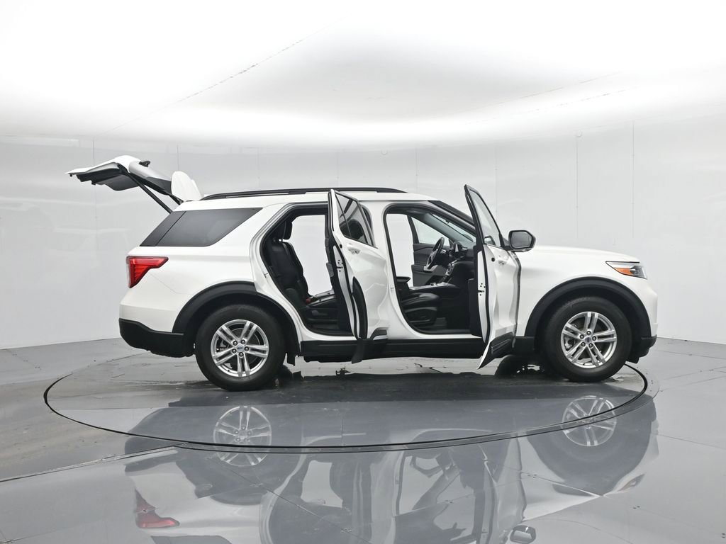 Certified 2022 Ford Explorer XLT w/ Equipment Group 202A image 5
