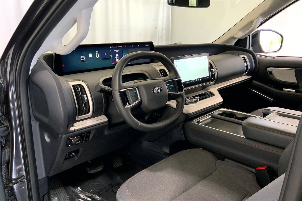 Certified 2025 Ford Expedition Active AWD/4WD image 14