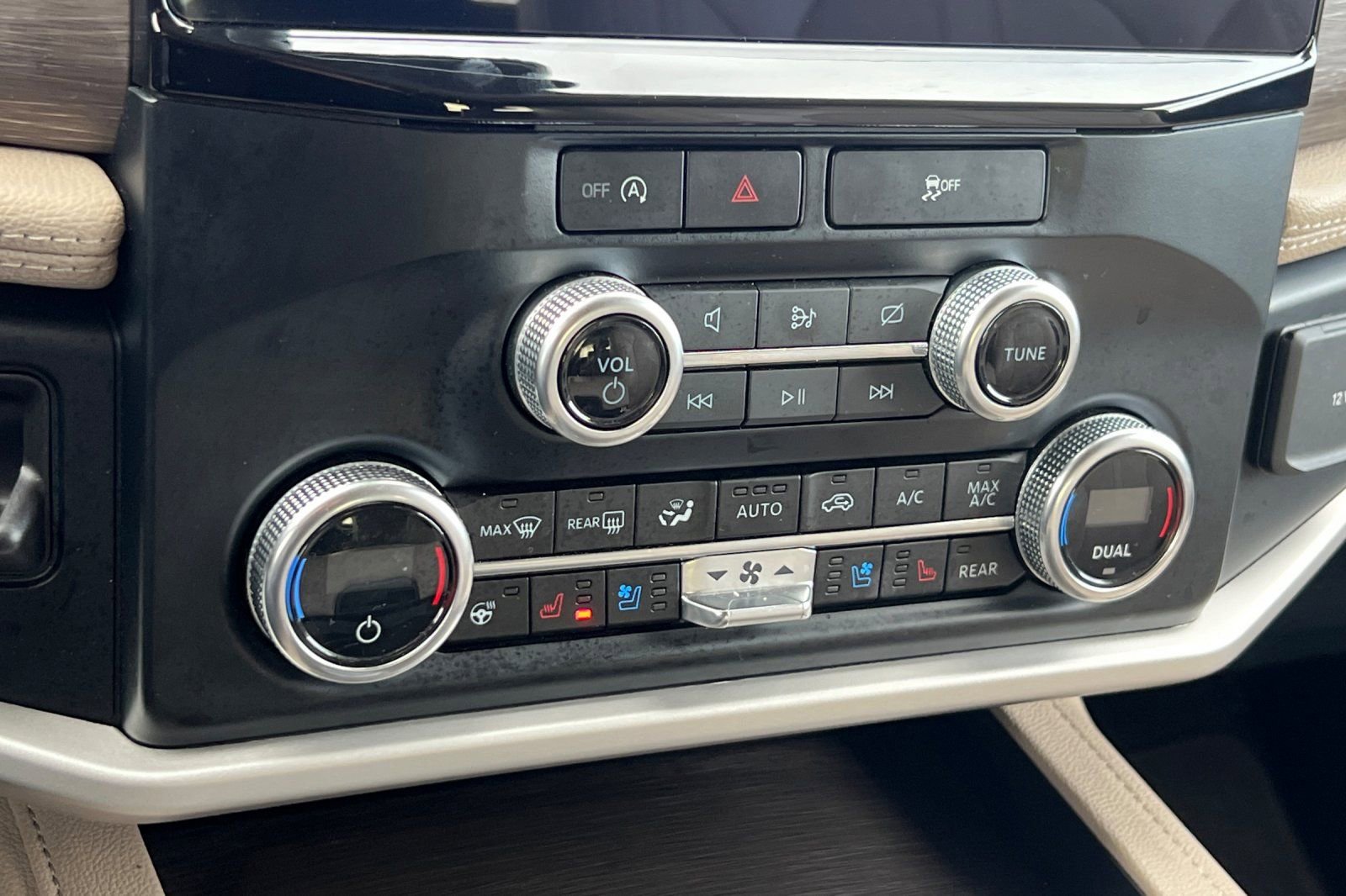 Certified 2024 Ford Expedition Limited image 24