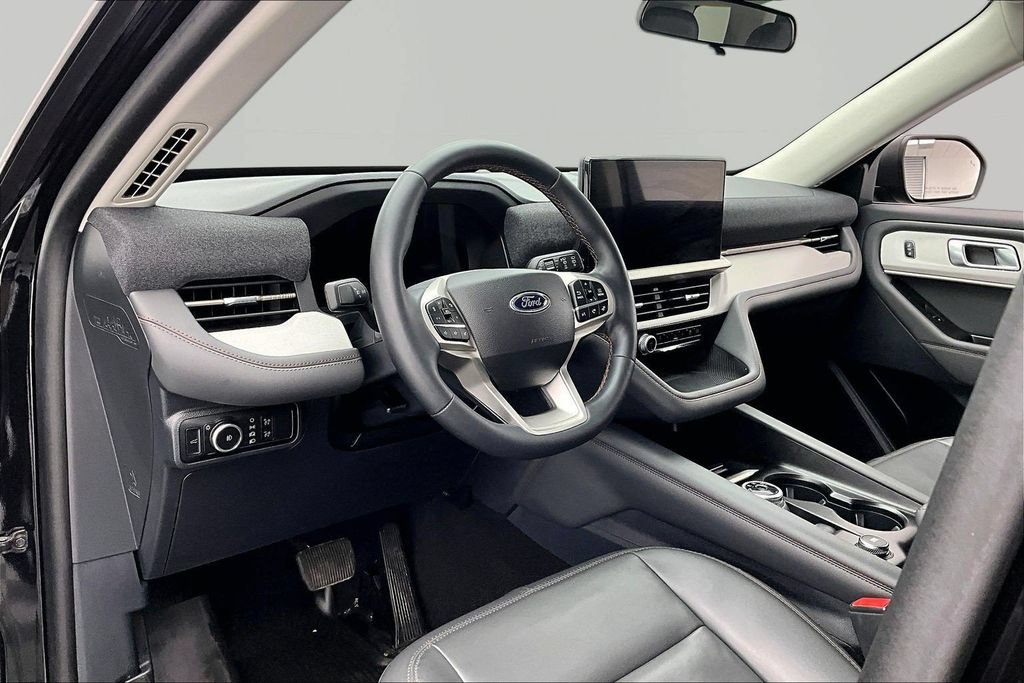 Certified 2025 Ford Explorer Active w/ Active Comfort Package AWD/4WD image 14