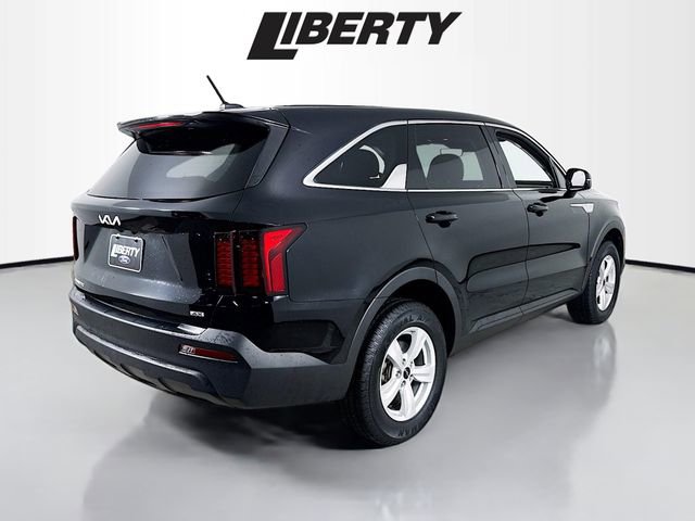 Used 2023 Kia Sorento LX image 7
