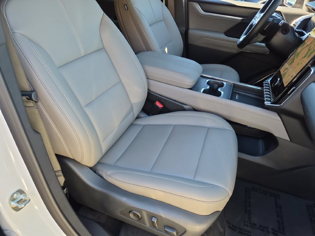 Used 2026 GMC Acadia Elevation w/ Elevation Premium Package FWD image 44