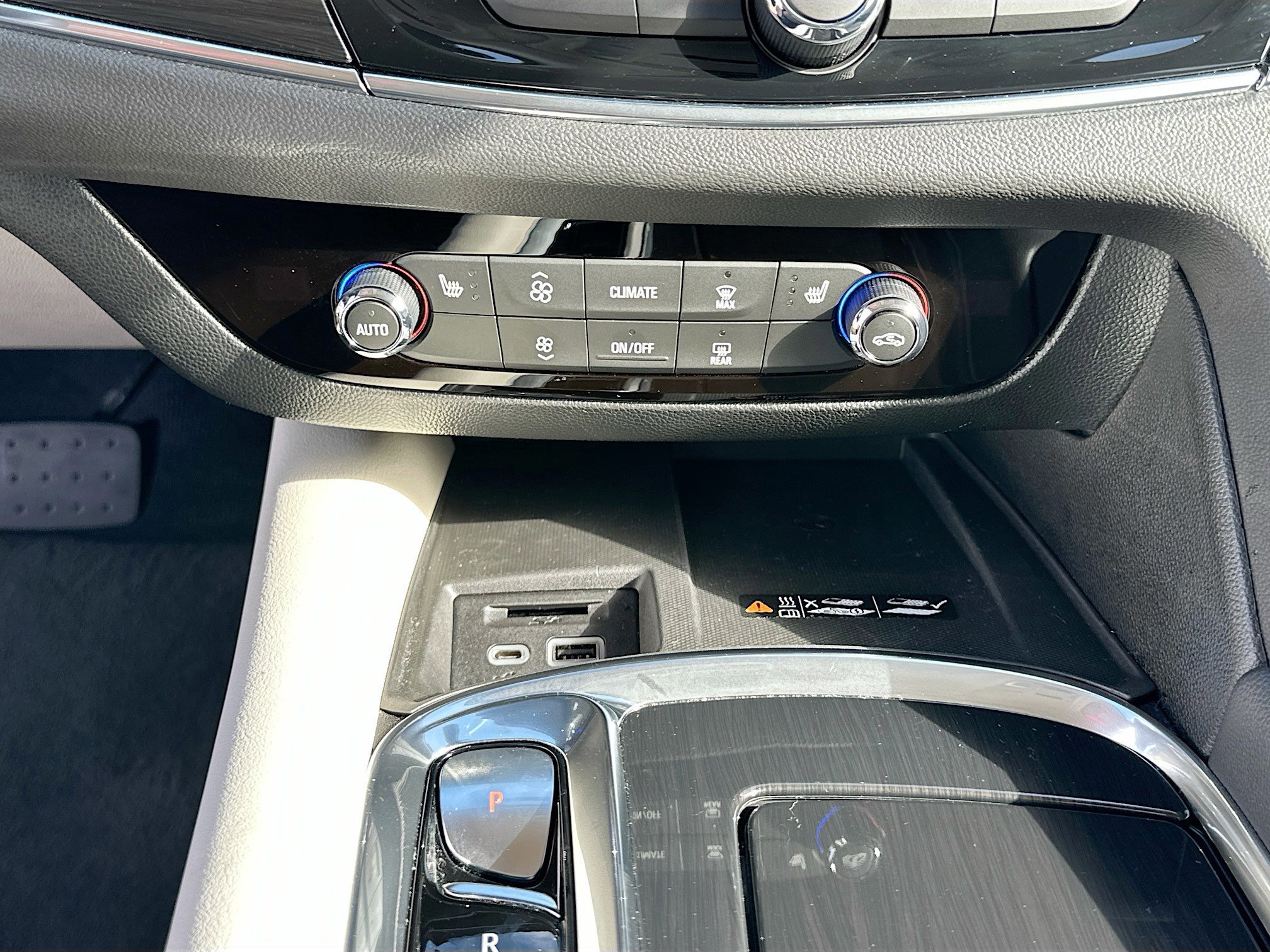 Used 2023 Buick Enclave Essence image 15