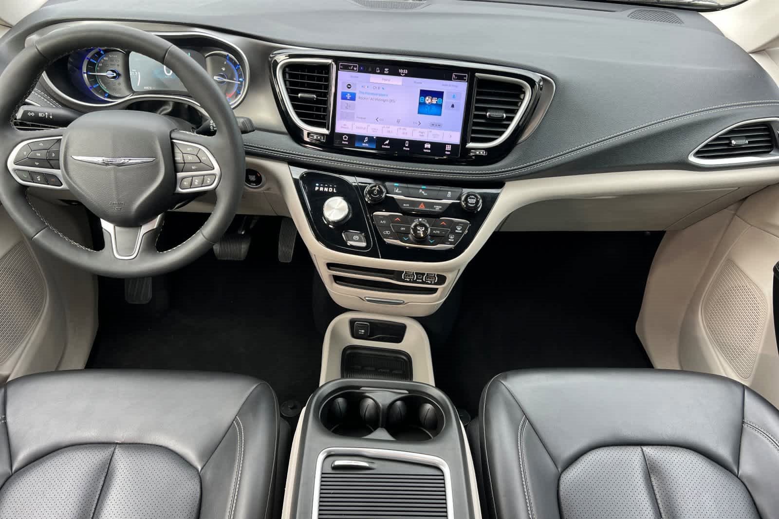 Used 2023 Chrysler Pacifica Touring-L image 9