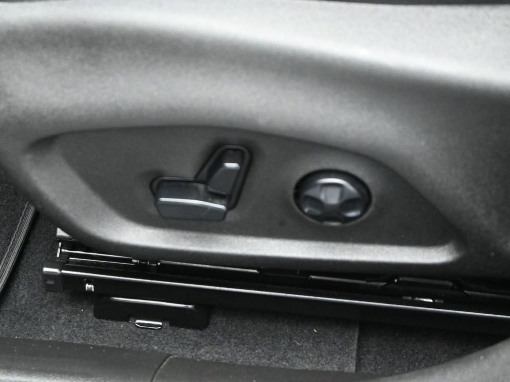 Used 2020 Jeep Renegade Limited w/ UConnect 8.4 Nav Group image 10