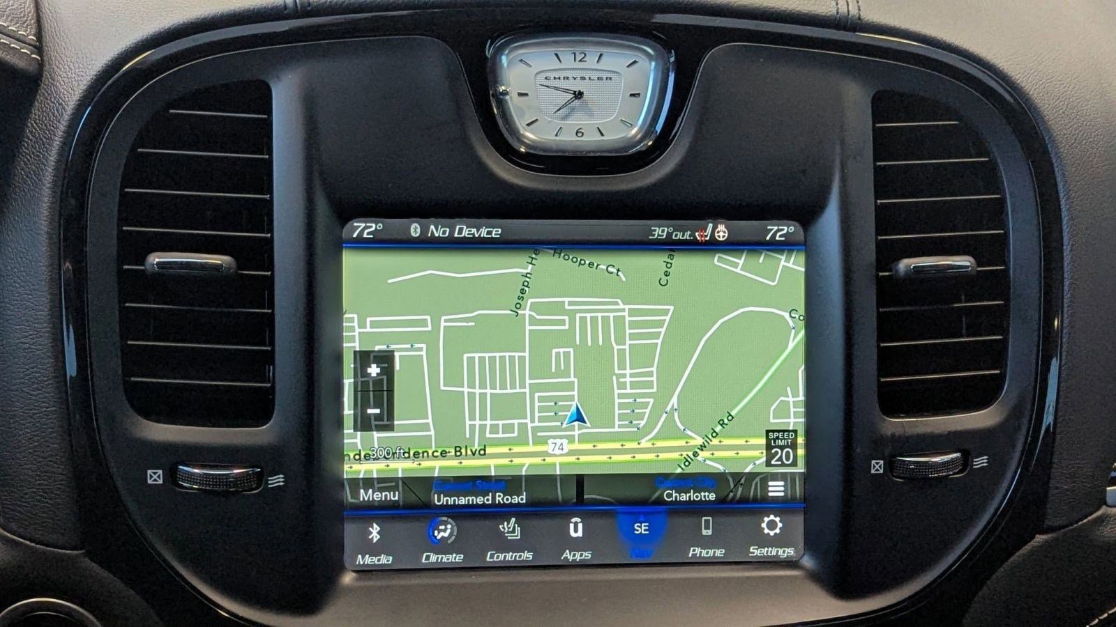 Used 2023 Chrysler 300 C image 27