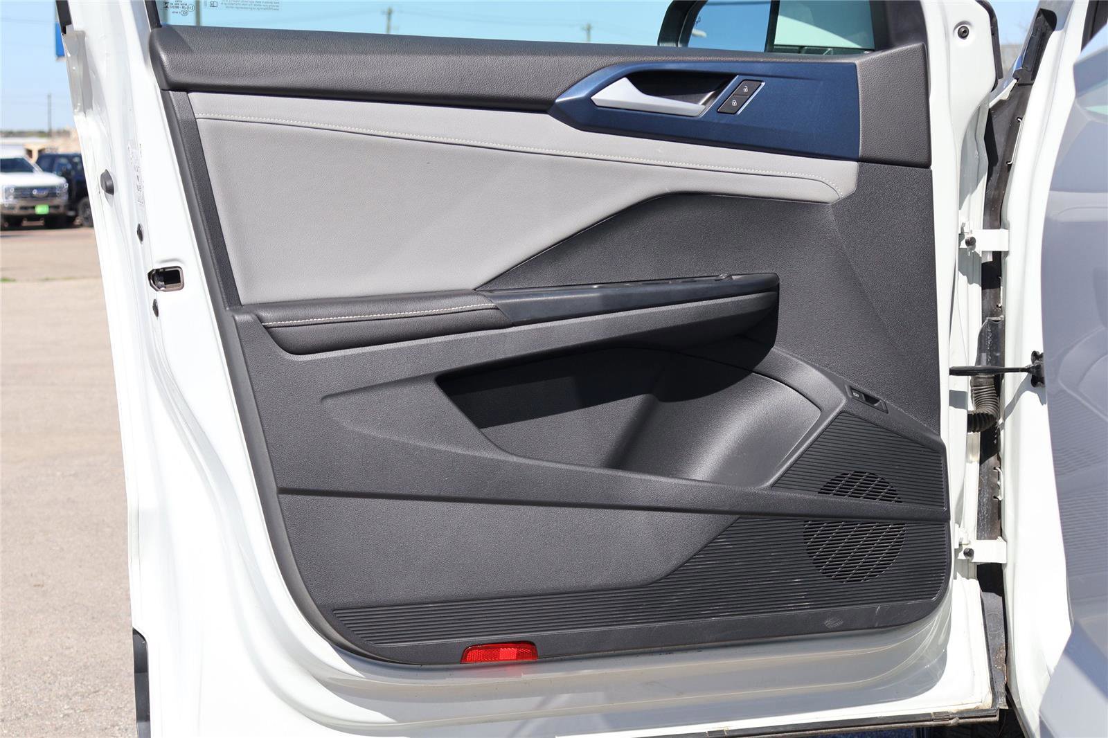 Used 2024 Volkswagen Taos SE image 12