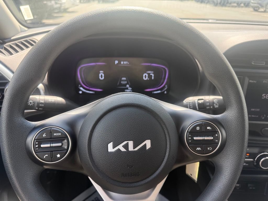 Used 2025 Kia Soul LX w/ LX Technology Package FWD image 23