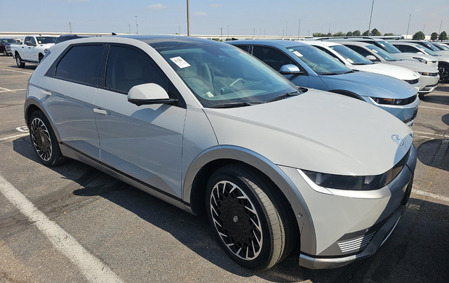 Used 2024 Hyundai Ioniq 5 Limited AWD/4WD image 2