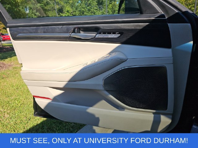Used 2020 Genesis G90 3.3T Premium RWD image 28
