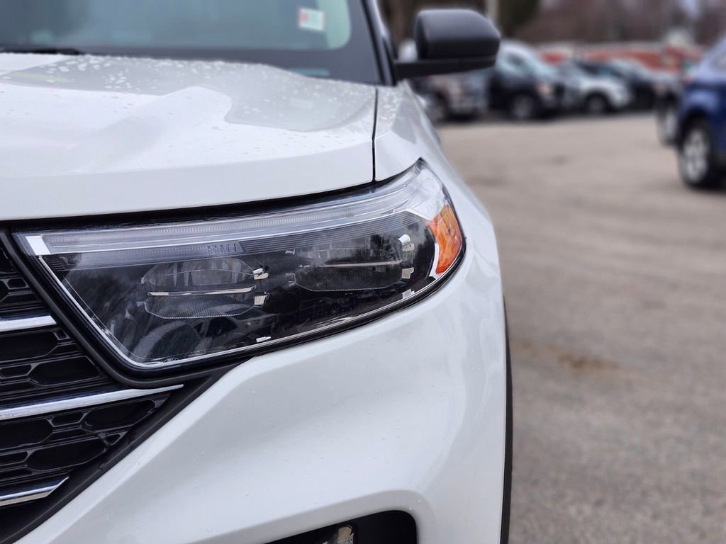 Certified 2022 Ford Explorer XLT w/ Equipment Group 202A image 10