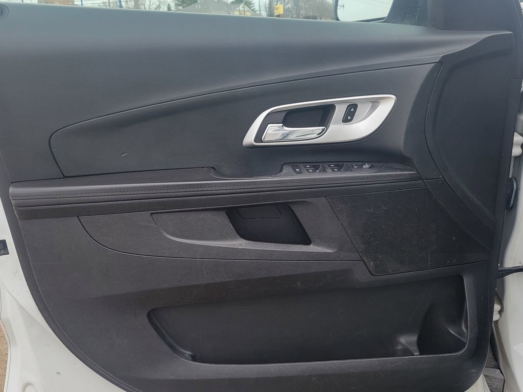 Used 2017 Chevrolet Equinox LS image 17