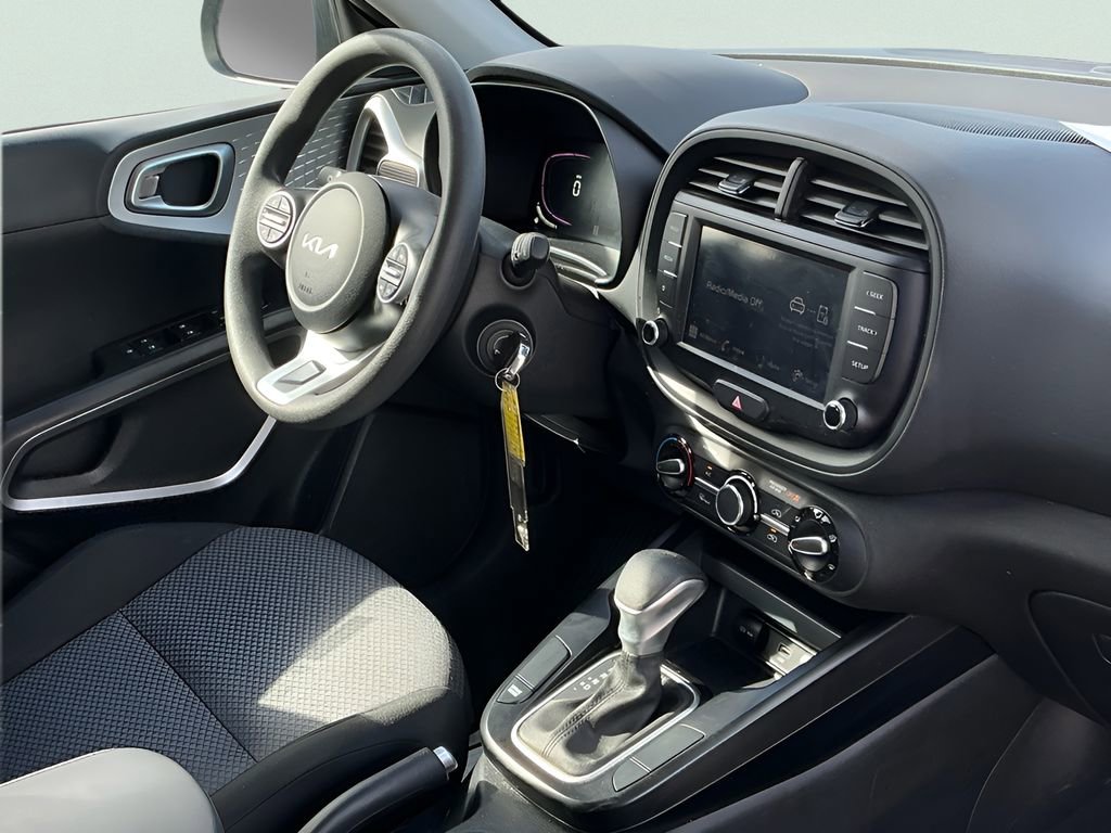 Used 2024 Kia Soul LX w/ Option Group 015 image 16