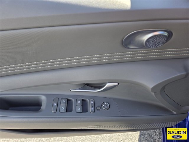 Used 2023 Hyundai Elantra SEL w/ Convenience Package image 18