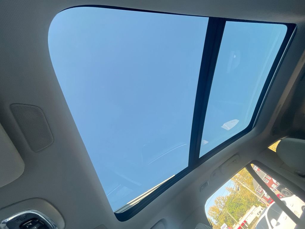 Used 2019 Volvo XC90 T5 Momentum w/ Multimedia Package image 22