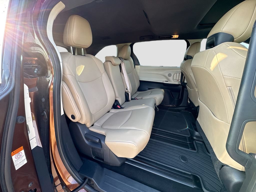 Used 2022 Toyota Sienna XLE w/ XLE Plus Package FWD image 30