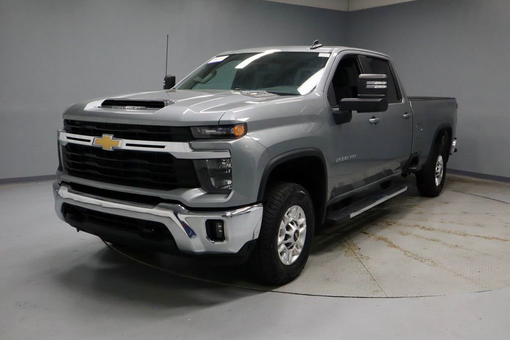 Used 2025 Chevrolet Silverado 2500 LT w/ Convenience Package AWD/4WD image 7