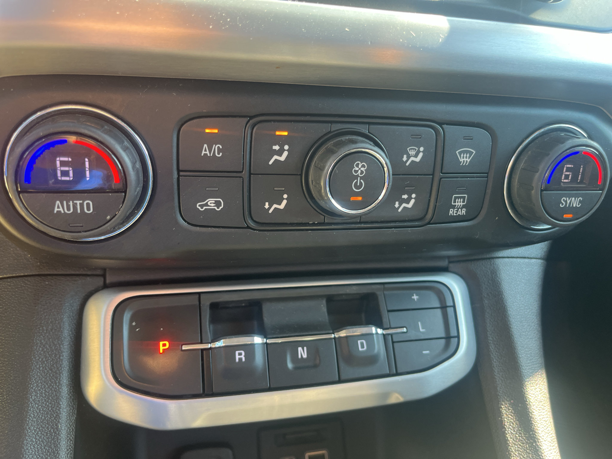 Used 2021 GMC Acadia SLT w/ Technology Package AWD/4WD image 22