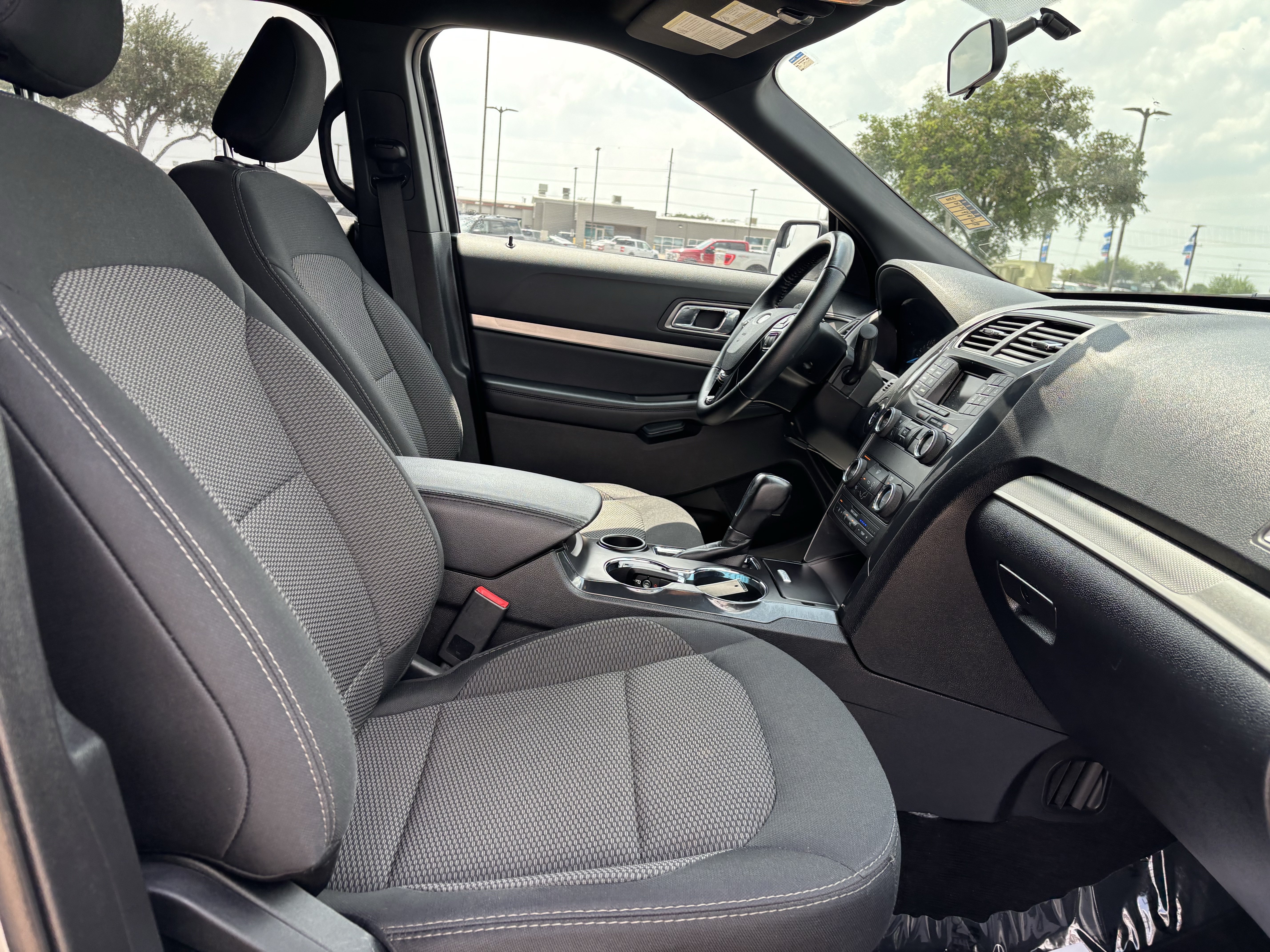 Certified 2019 Ford Explorer XLT FWD image 24