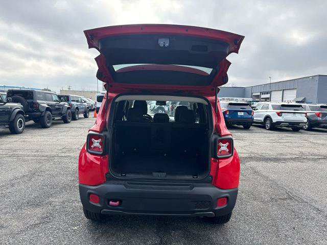 Used 2018 Jeep Renegade Trailhawk AWD/4WD image 9