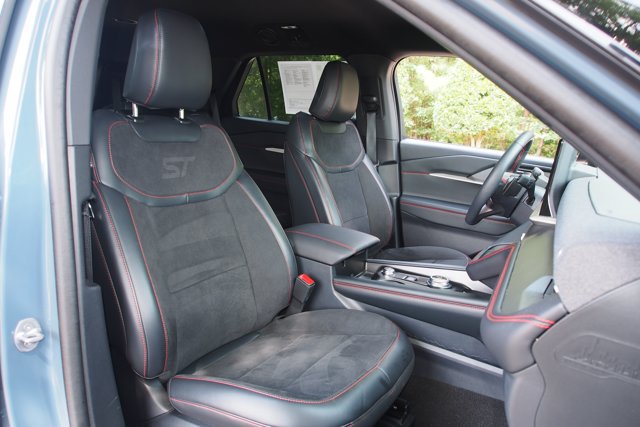 Certified 2025 Ford Explorer ST AWD/4WD image 11