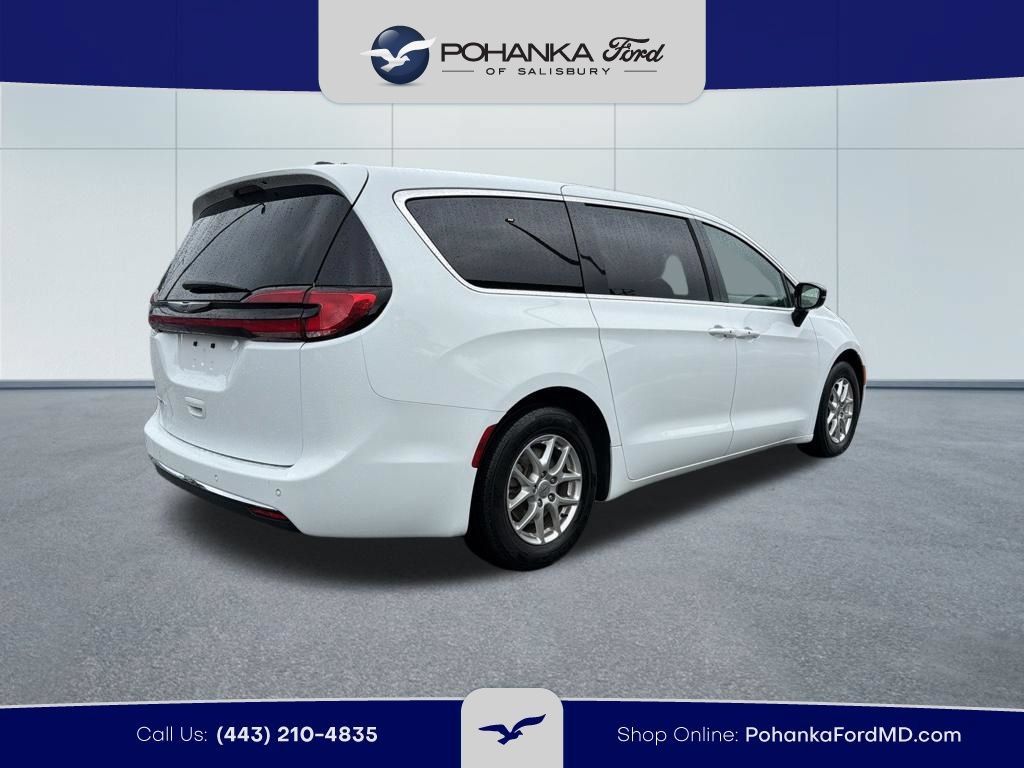 Used 2025 Chrysler Pacifica Select FWD image 5