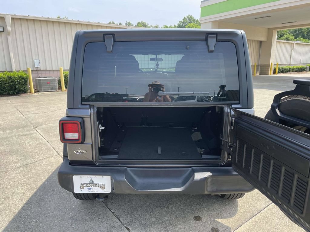 Used 2018 Jeep Wrangler Unlimited Sport AWD/4WD image 10