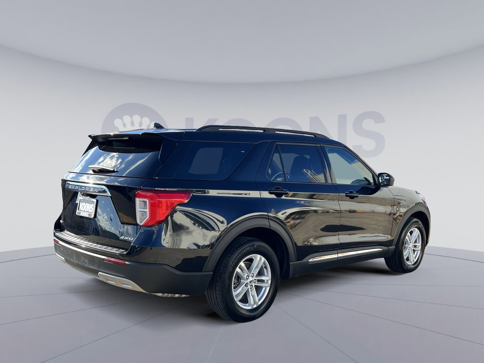 Certified 2022 Ford Explorer XLT w/ Equipment Group 202A image 5