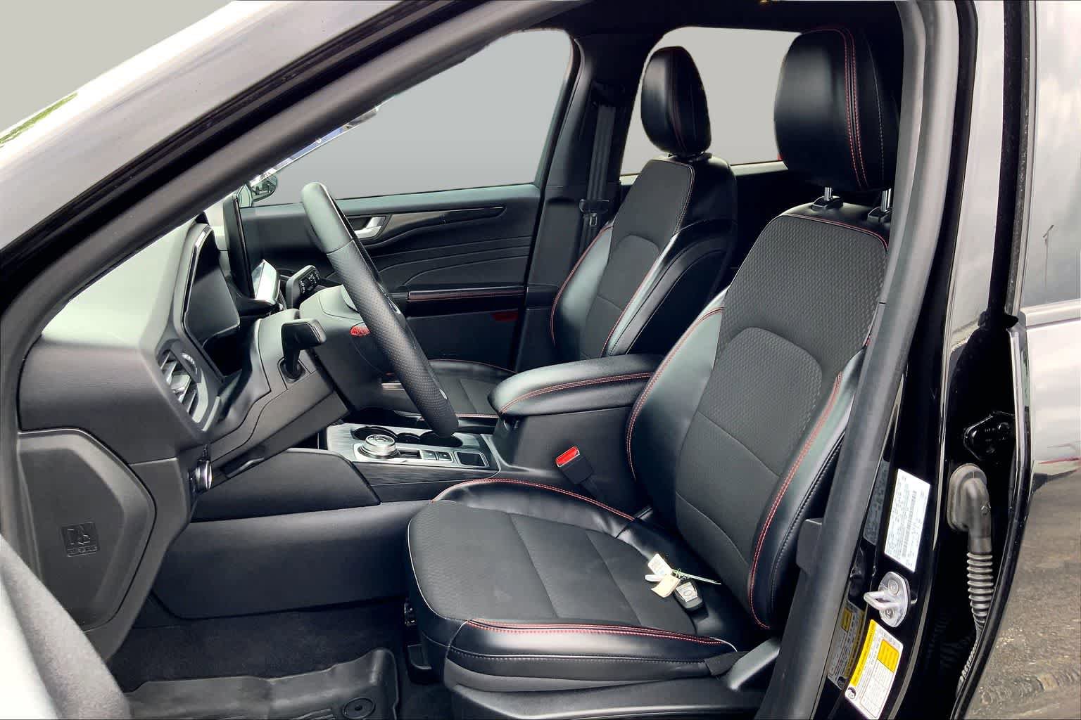 Certified 2023 Ford Escape ST-Line w/ Tech Pack #1 FWD image 8