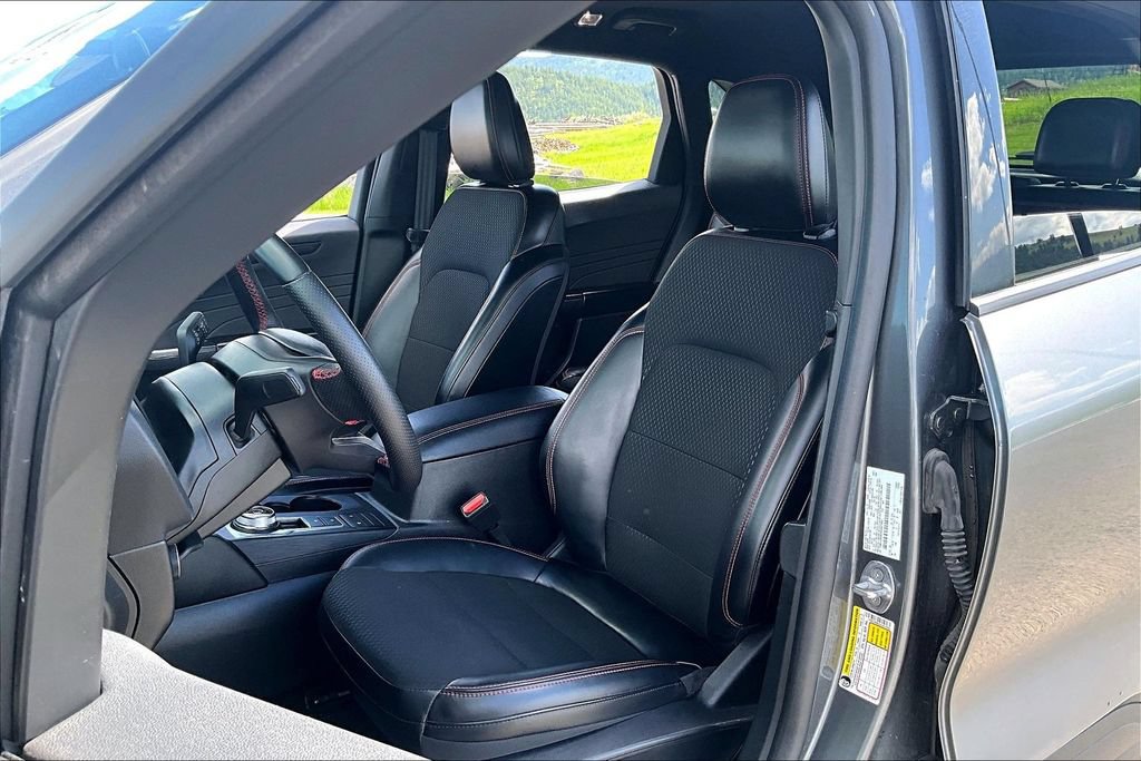 Certified 2025 Ford Escape ST-Line Select AWD/4WD image 25