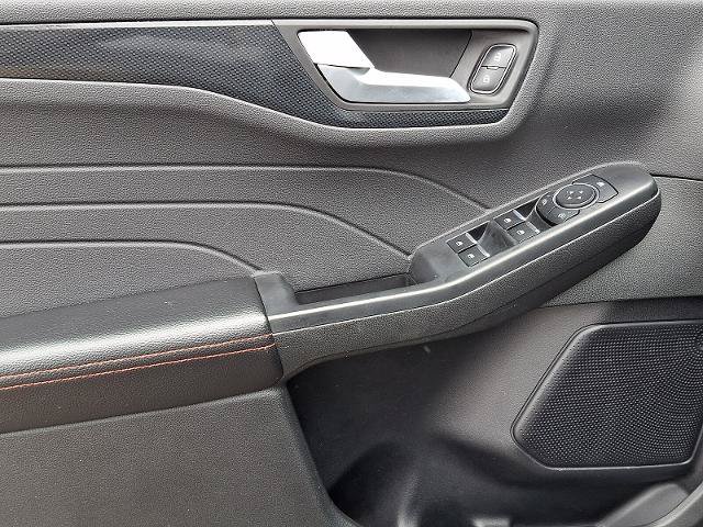 Certified 2025 Ford Escape ST-Line FWD image 11