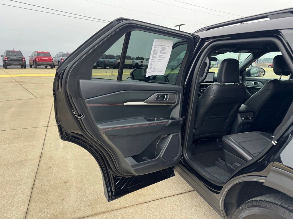 Certified 2025 Ford Explorer ST-Line image 29