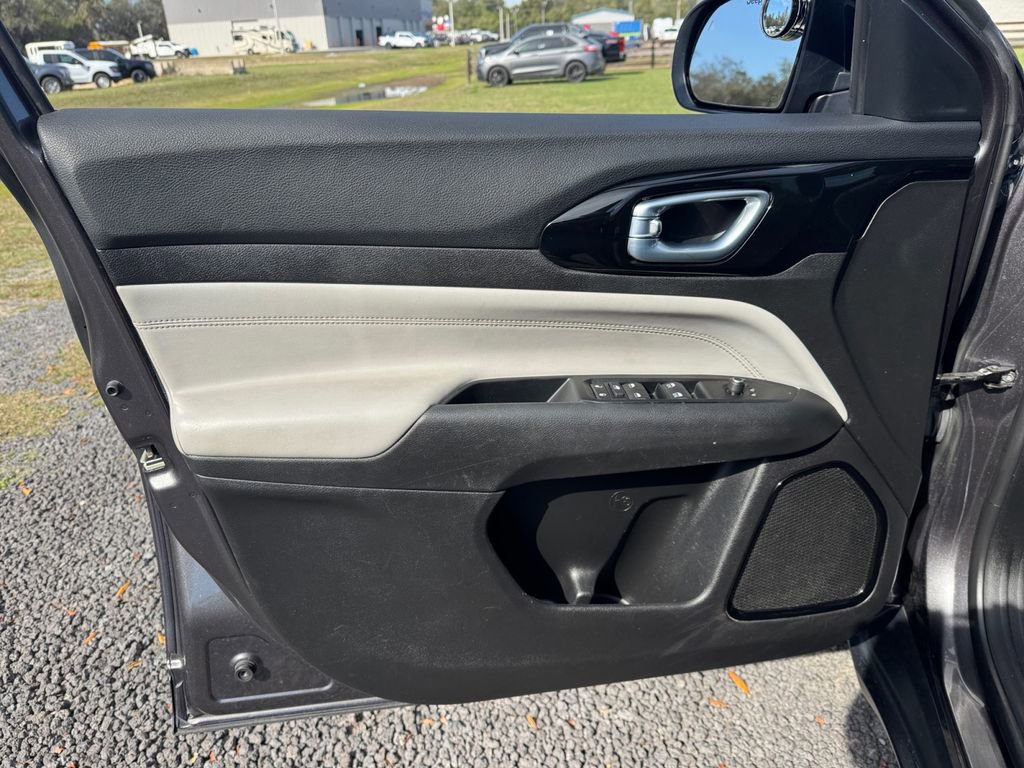 Used 2022 Jeep Compass Limited image 32