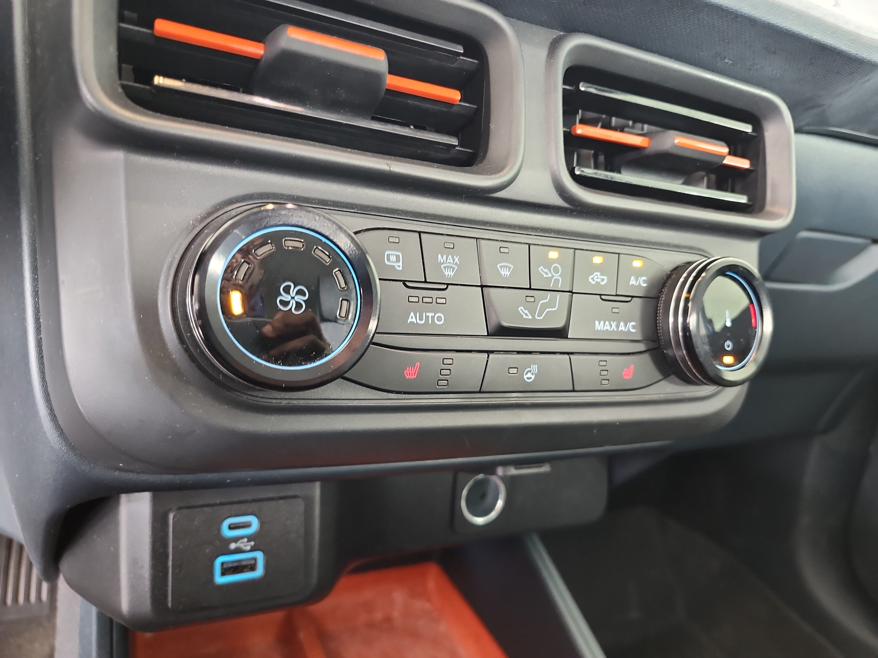 Certified 2024 Ford Maverick XLT w/ XLT Luxury Package FWD image 25