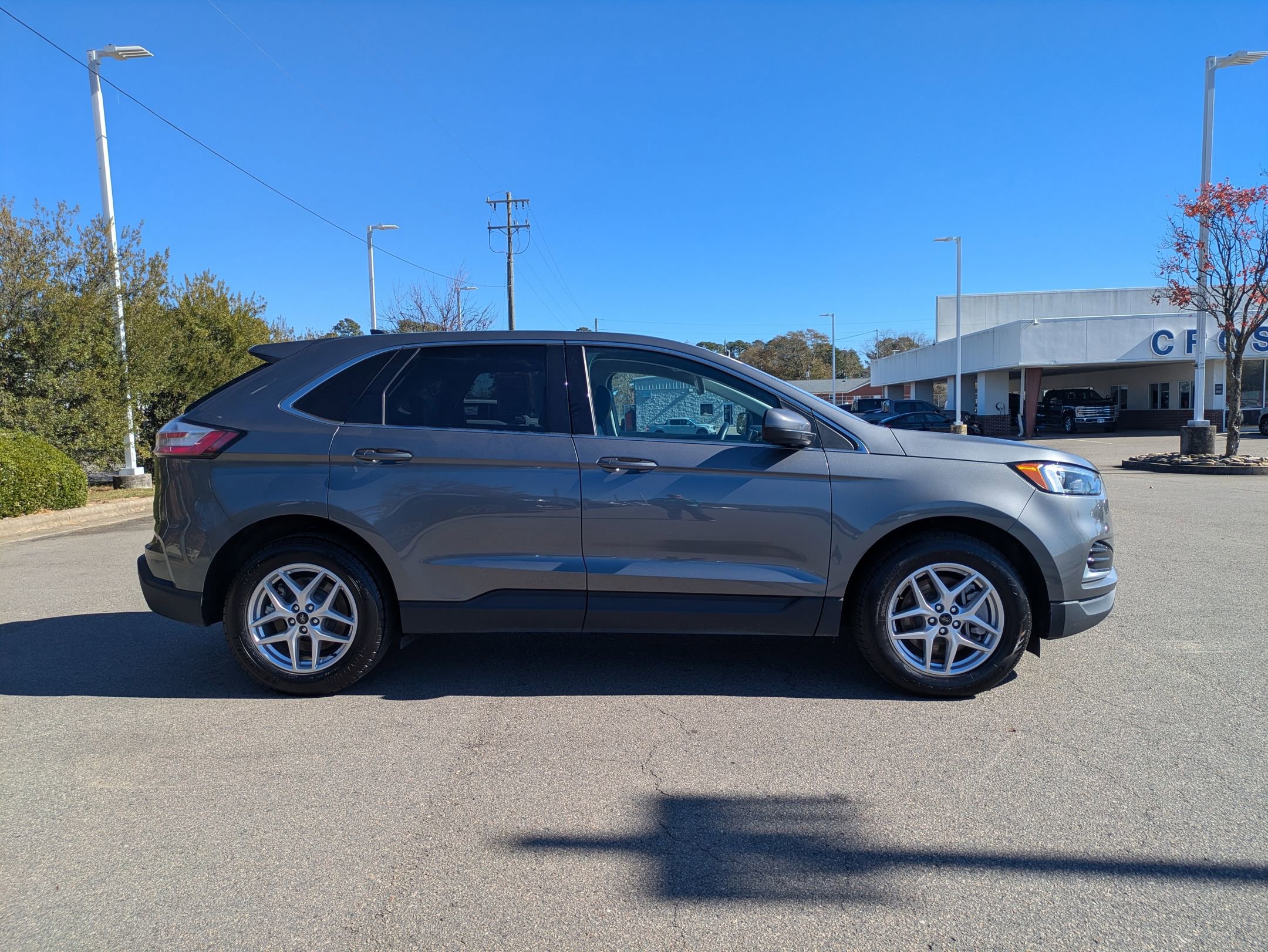 Certified 2024 Ford Edge SEL image 3