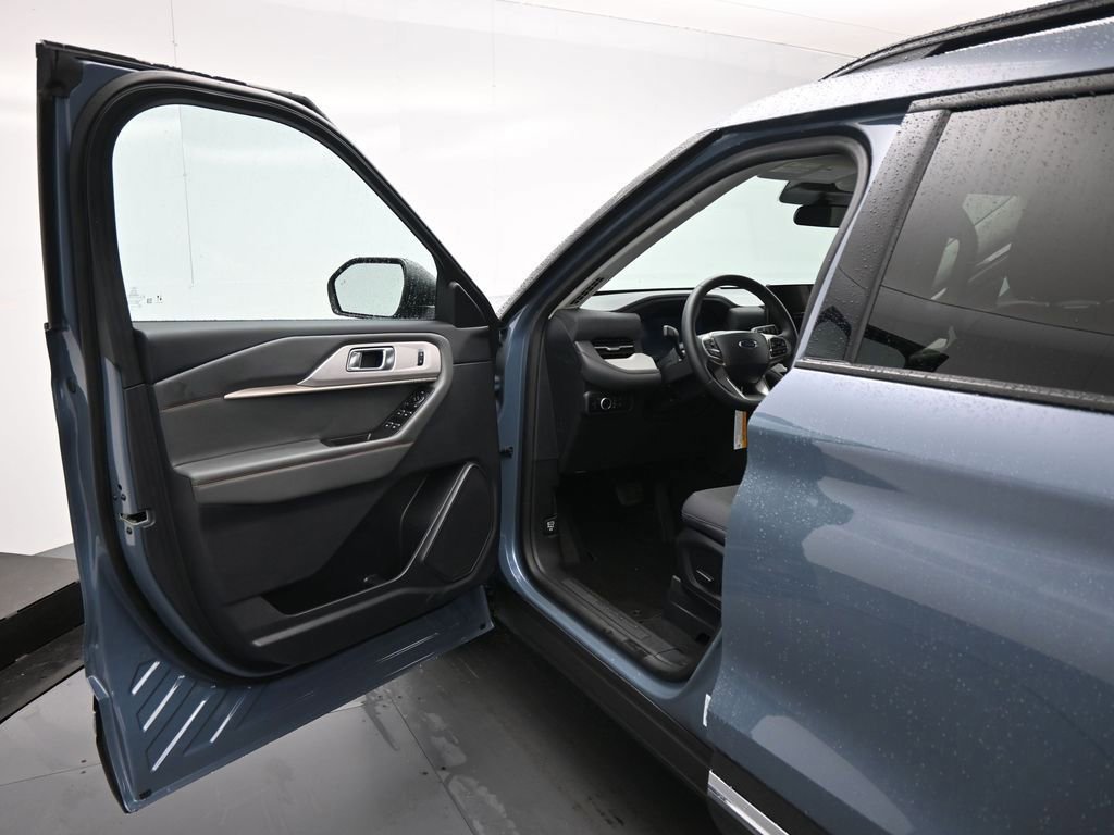 Certified 2025 Ford Explorer Active image 35