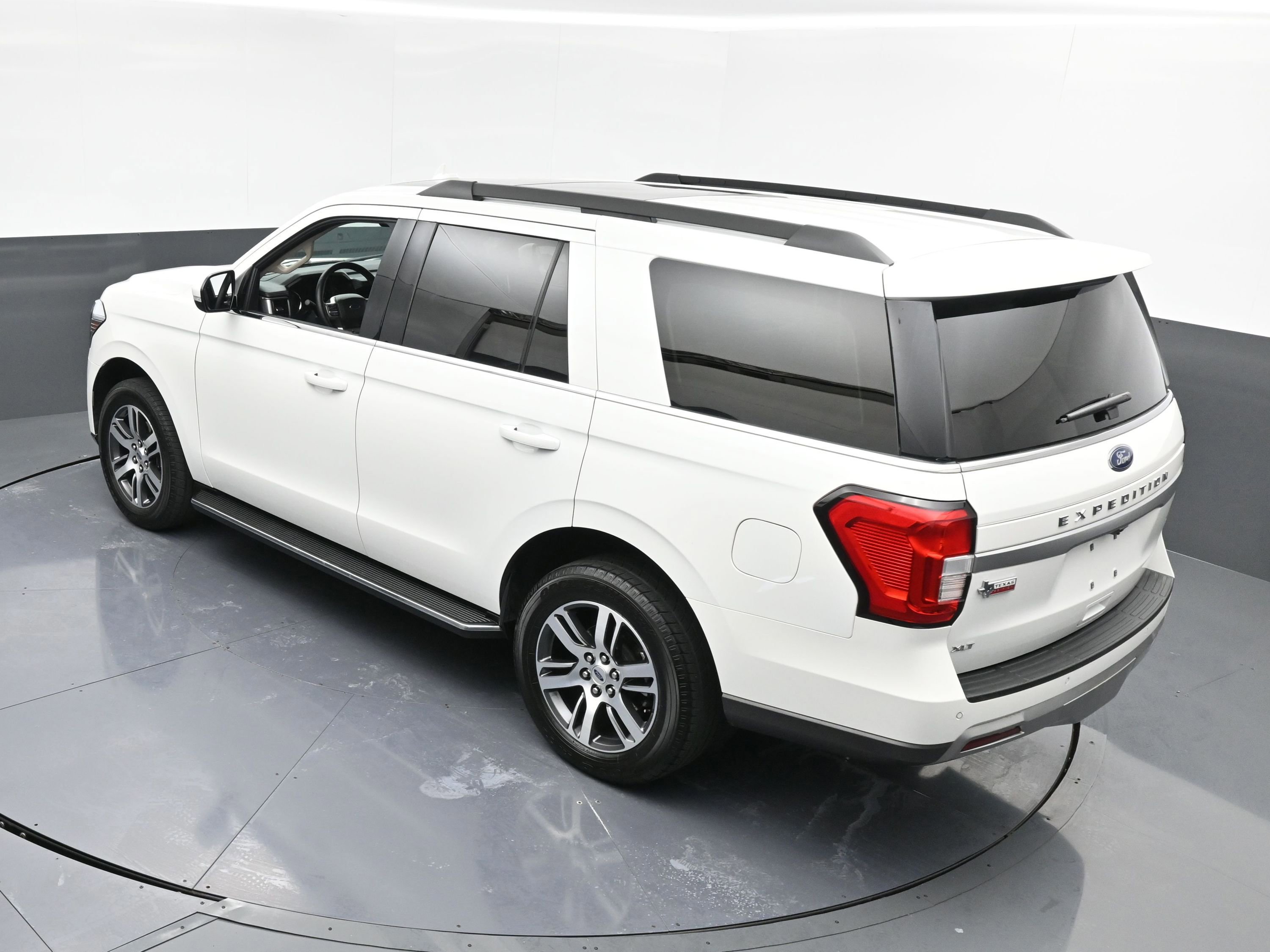 Certified 2022 Ford Expedition XLT image 10