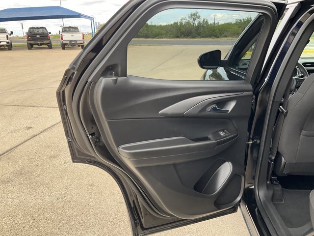 Used 2023 Chevrolet TrailBlazer LT w/ Convenience Package FWD image 12