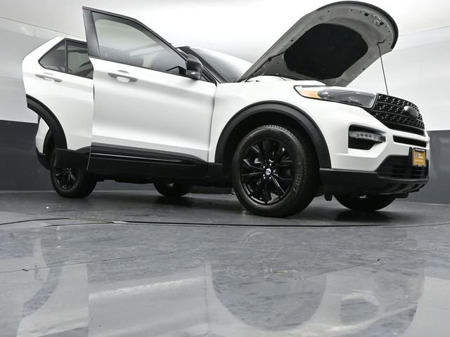 Certified 2022 Ford Explorer XLT w/ Equipment Group 202A AWD/4WD image 53