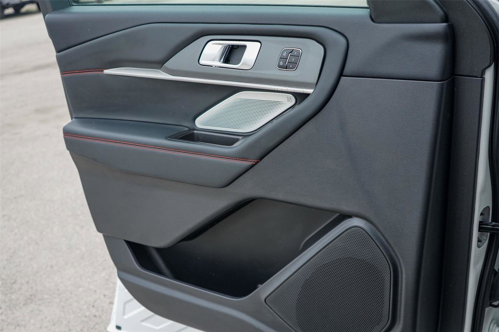 Certified 2025 Ford Explorer ST RWD image 19