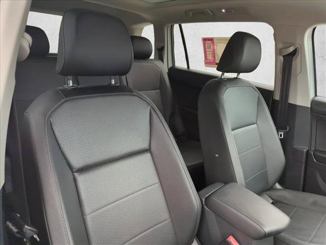 Used 2020 Volkswagen Tiguan SE w/ Panoramic Sunroof Package FWD image 24