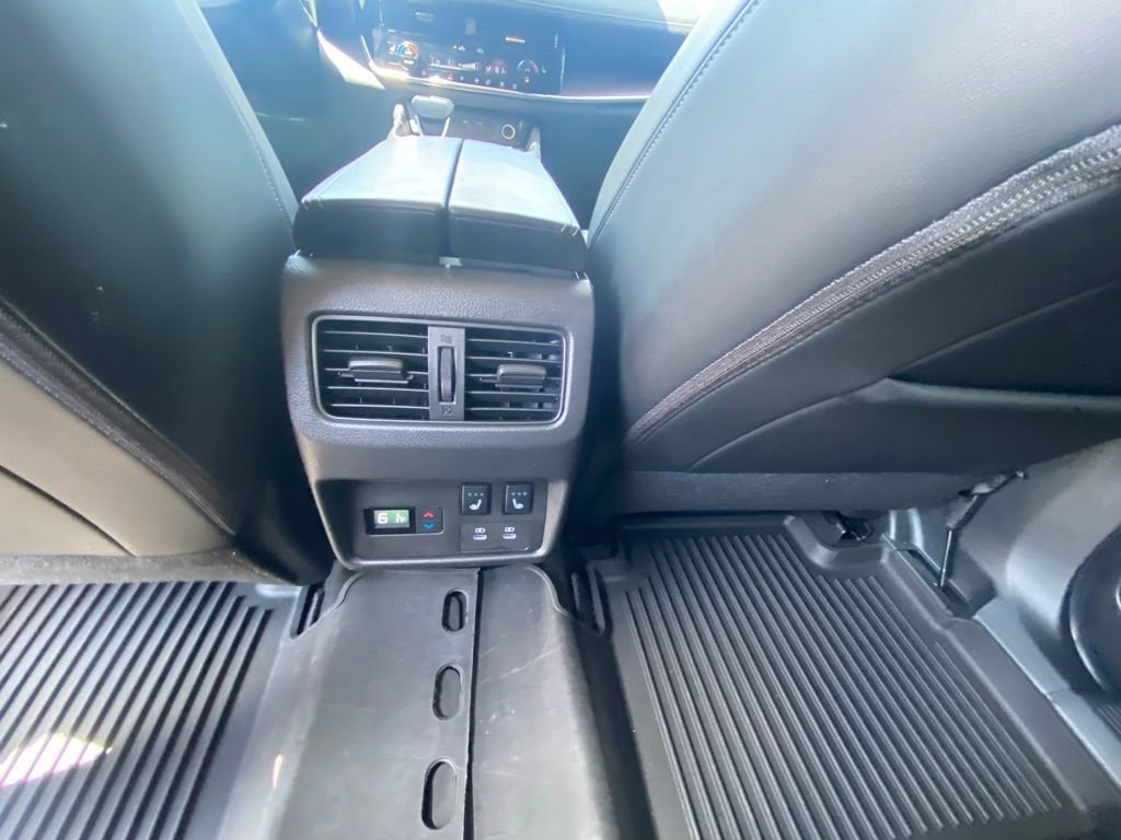 Used 2024 Nissan Rogue Platinum w/ Platinum Premium Package AWD/4WD image 25