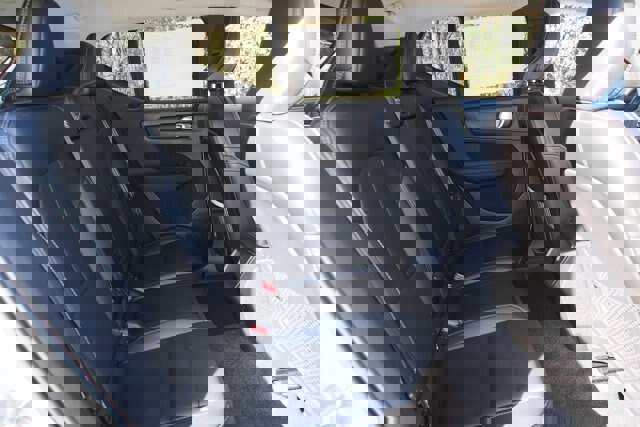 Used 2020 Volvo XC40 T4 Momentum image 13