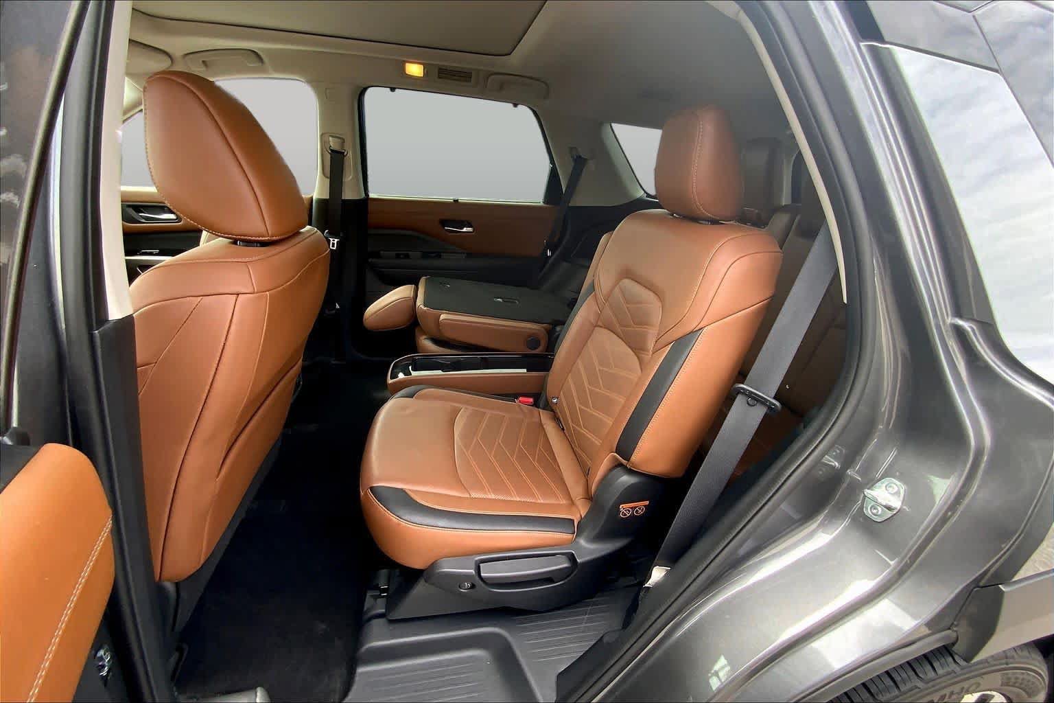Used 2022 Nissan Pathfinder Platinum w/ Cargo Package FWD image 21