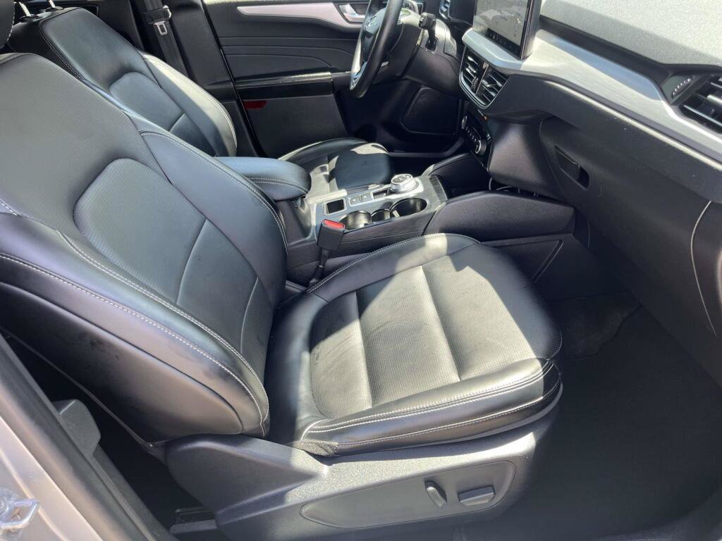 Certified 2024 Ford Escape Platinum AWD/4WD image 23