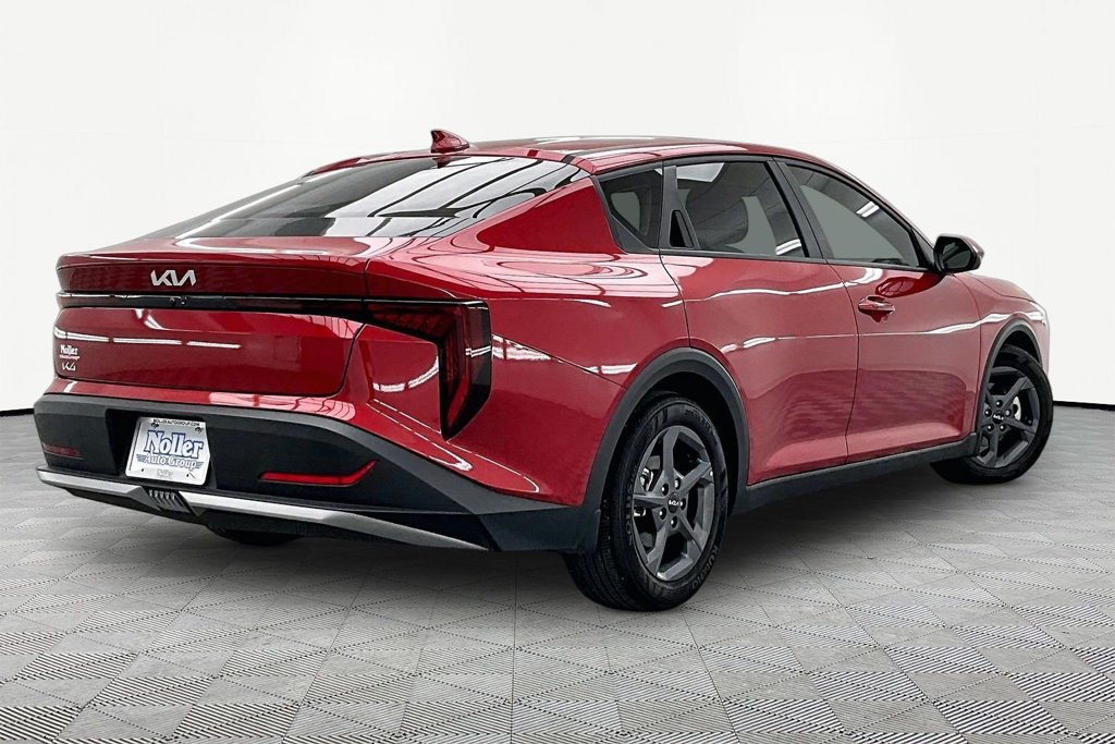 Used 2025 Kia K4 FWD image 2