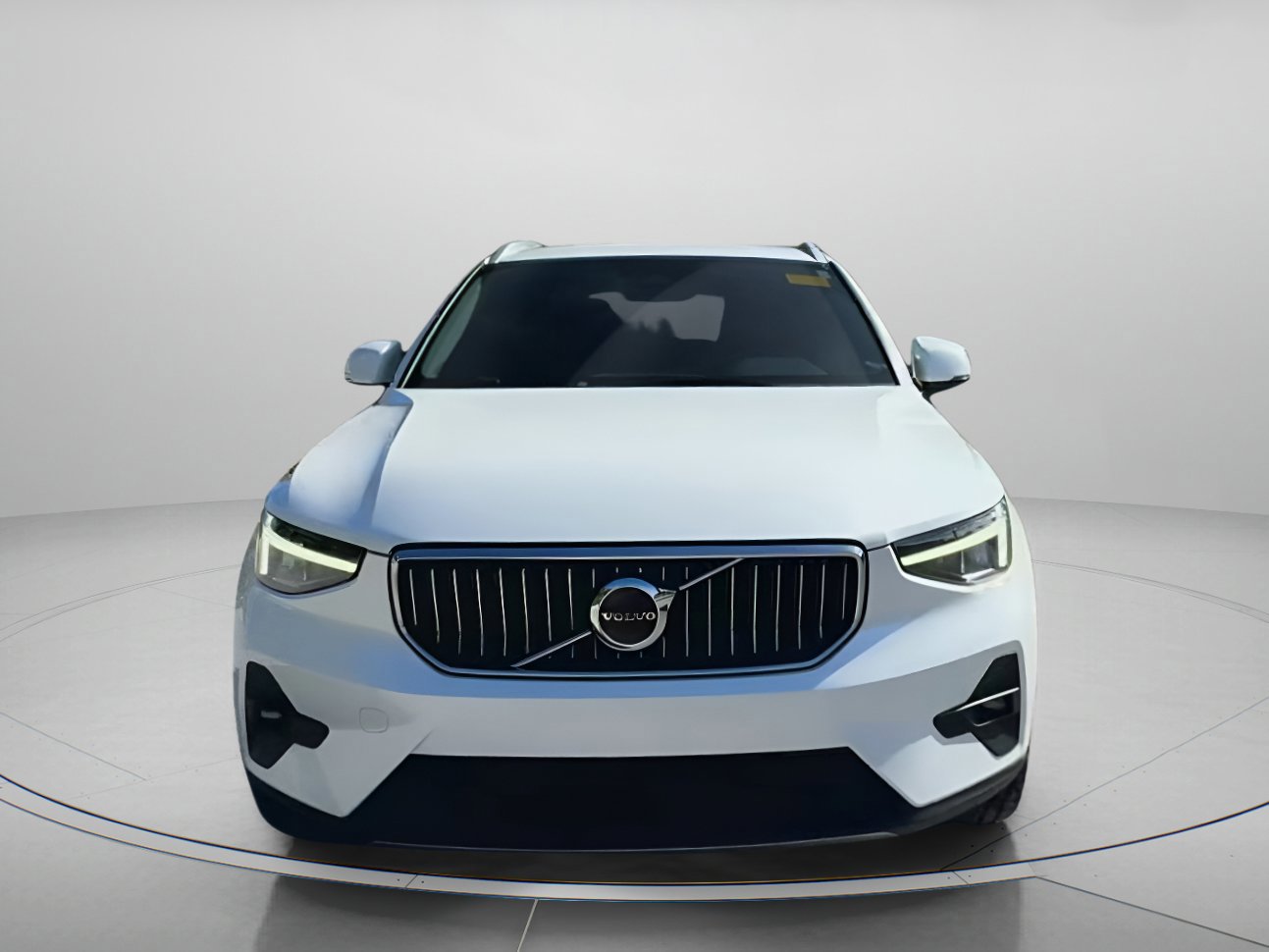 Used 2023 Volvo XC40 B5 Plus image 32